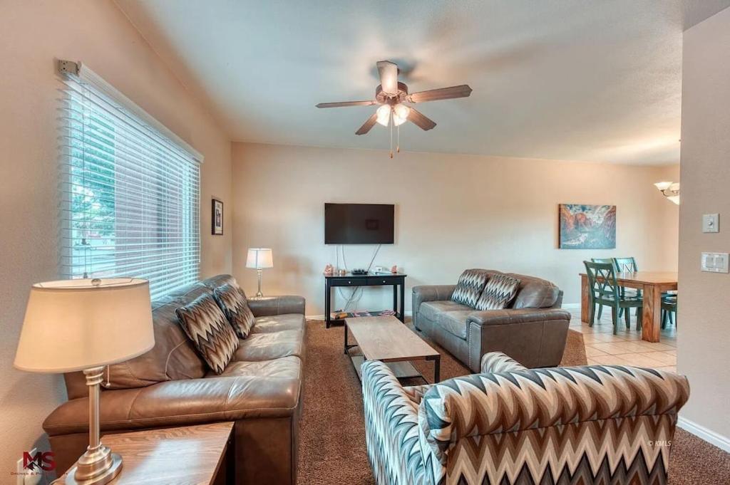 קנב 3Br / 2Ba Townhome With Pool, Patio, Wifi, Washer/Dryer מראה חיצוני תמונה